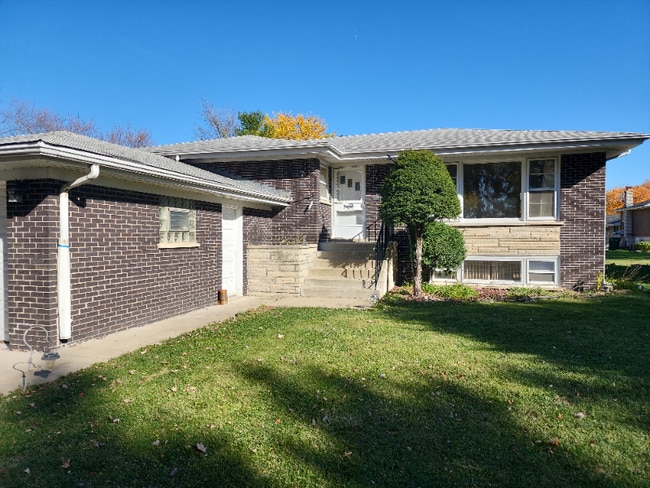 Building Photo - 1127 Hillview Dr