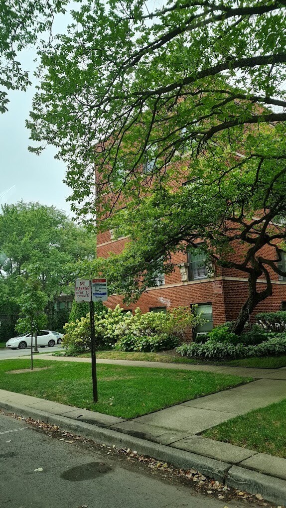 Building Photo - 501 Sheridan Rd