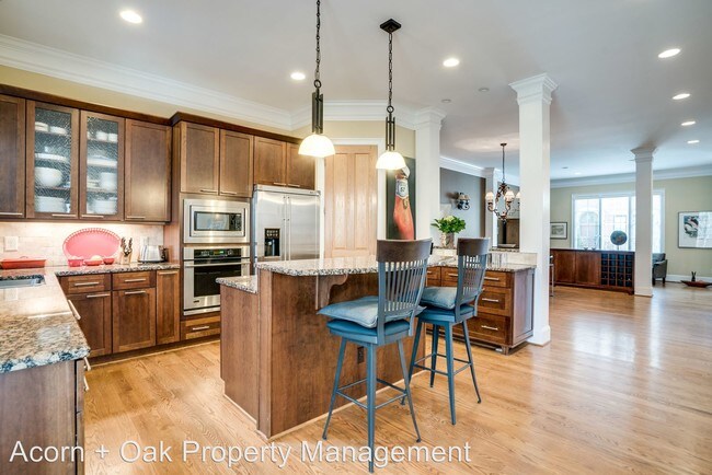 Building Photo - 4 br, 3.5 bath House - 301 Old Franklin Grove