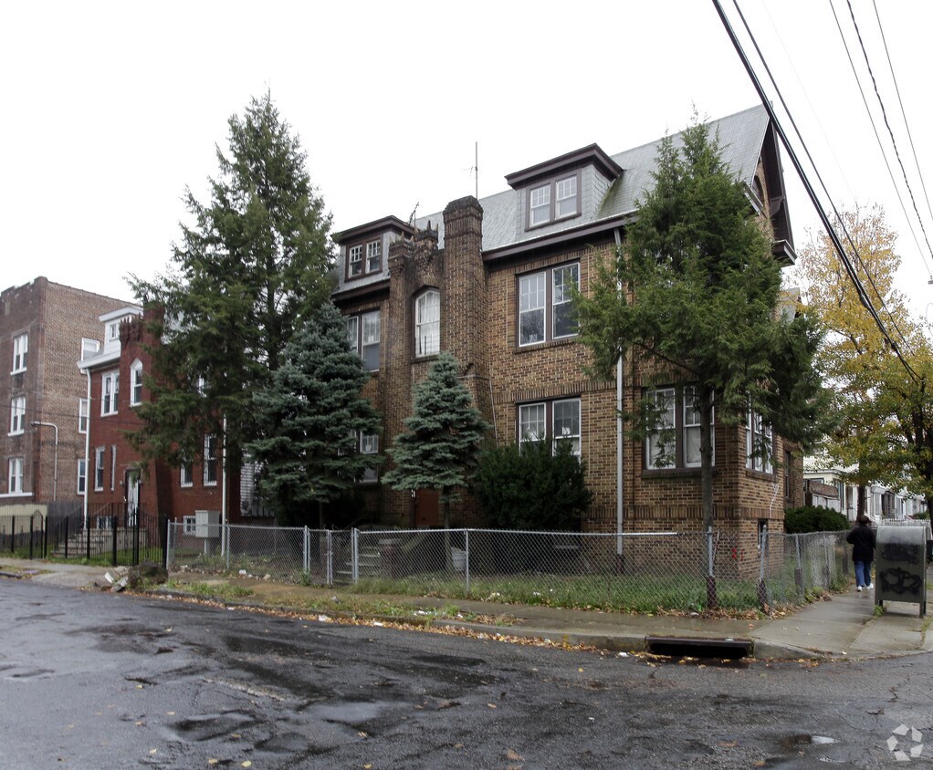 Primary Photo - 119 W Grove Ter