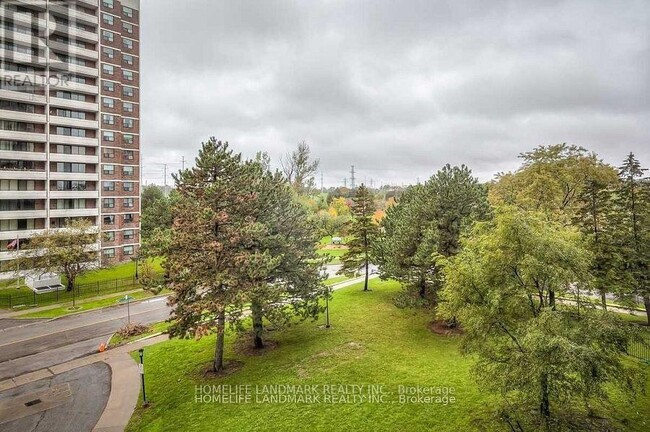 Photo du bâtiment - 100 Prudential Dr