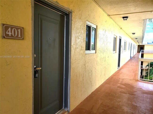 Foto del edificio - 7705 Camino Real