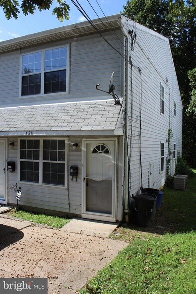 Foto del edificio - 426 Harmon Rd