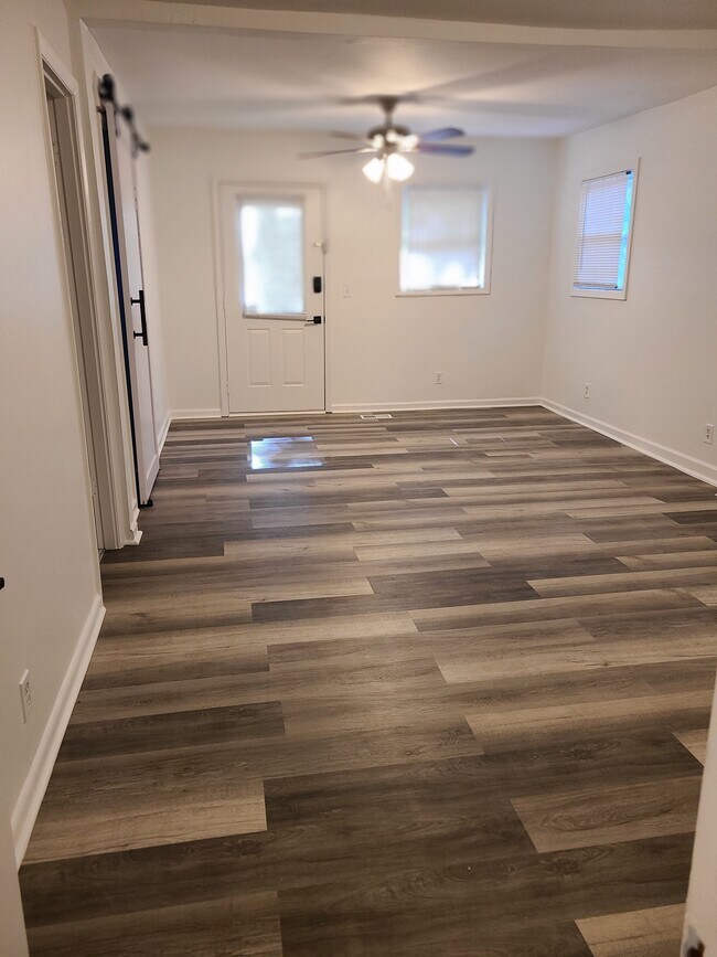 Foto del edificio - 2394 Bouldercliff Way SE