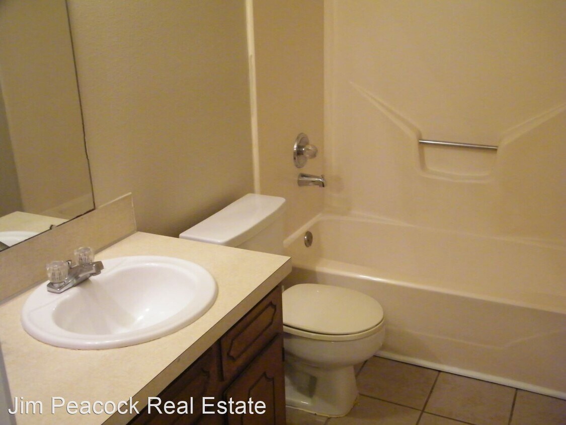 Foto principal - 3 Pinewood Ct