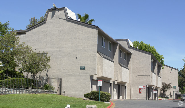 Foto del edificio - Hidden Creek Town Homes
