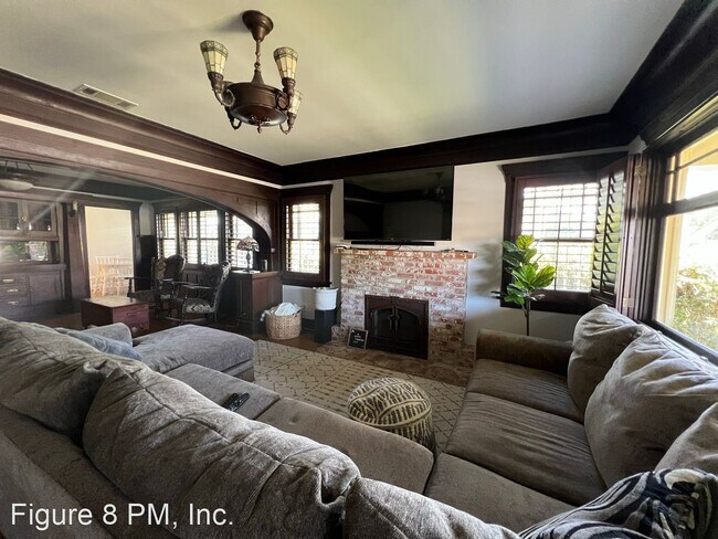 Building Photo - 2 br, 1.5 bath House - 3447 4th Ave
