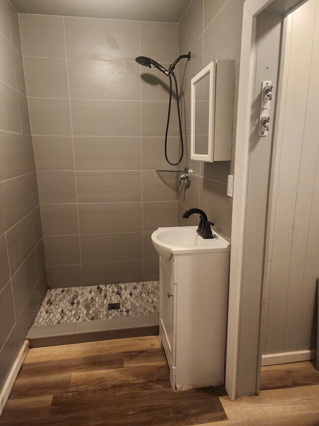 Foto del edificio - 111 1/2 W Locust Ave