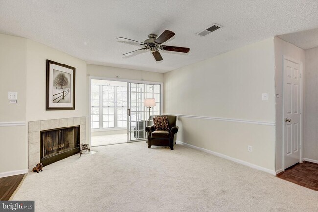 Foto del edificio - 12112 Green Leaf Ct