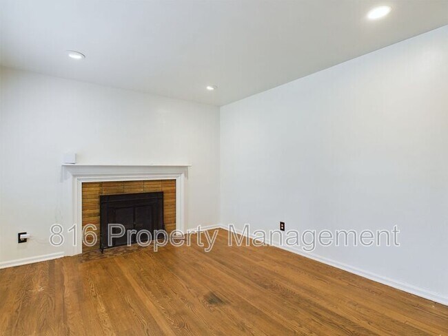 Building Photo - 1323 Meadow Lake Terrace