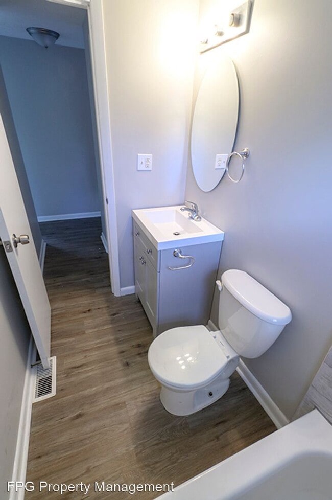 Building Photo - 3 br, 1 bath House - 235 Horseshoe Ct