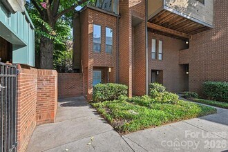 Building Photo - 417 N Church St