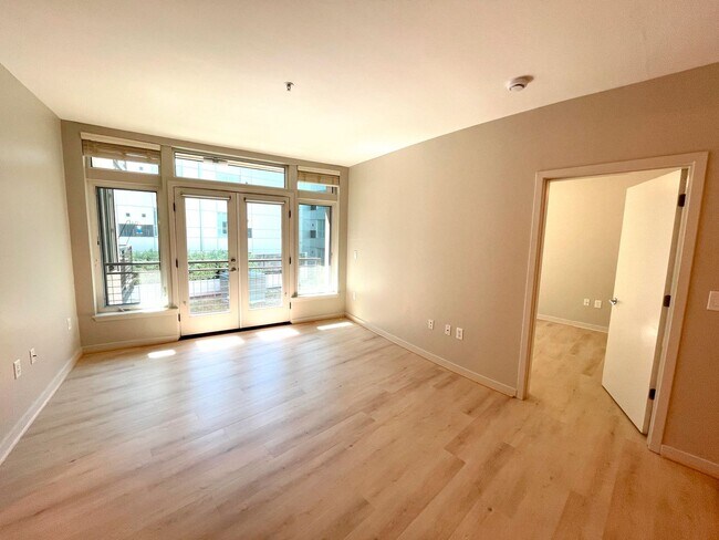 Foto del edificio - Bright Condo in NW Portland with Washer/Dr...