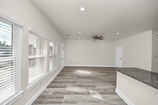 Foto del edificio - 6827 Mcwilliams Dr