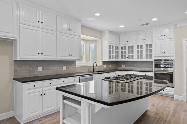 Building Photo - 4801 Interlachen Ln