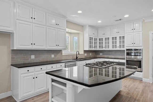 Foto del edificio - 4801 Interlachen Ln