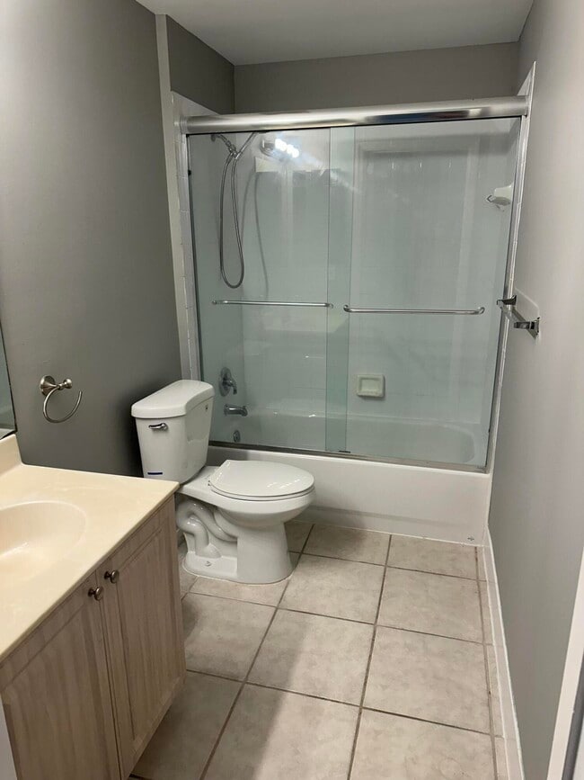 Foto del edificio - 2080 Greenview Shores Blvd