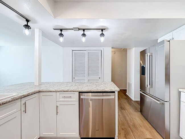 Foto del edificio - Feels Huge! Corner-Lot Home in the Highly Desirable Meadows Subdivision.