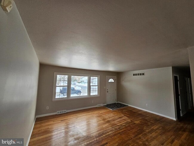 Building Photo - 1317 Garfield Dr