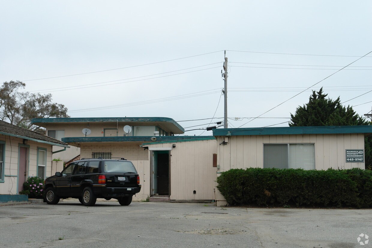 Primary Photo - 1017 El Camino Real N