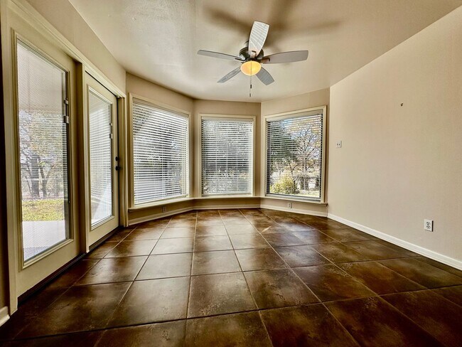 Foto del edificio - Stunning Riverside Home