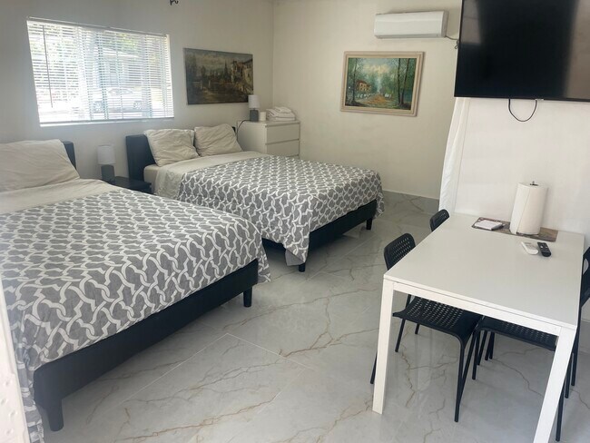 Foto del edificio - 12619 Emelita St