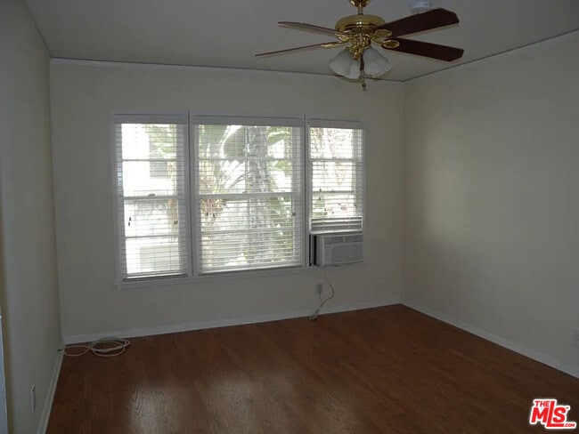 Building Photo - 442 N Palm Dr