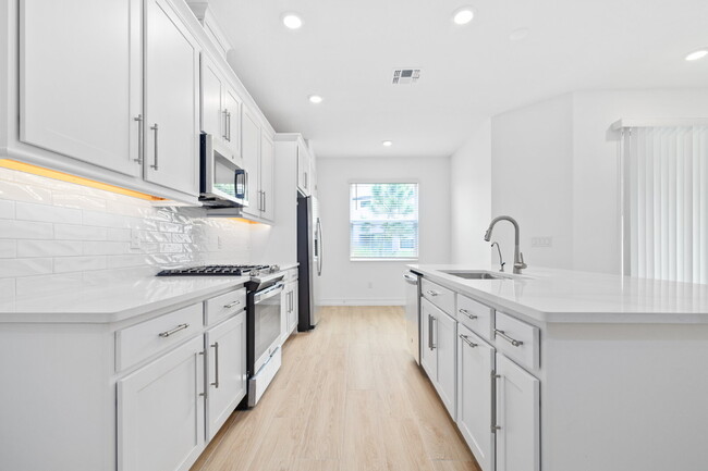 Building Photo - "Charming Estancia Luxury 3-Bed home in We...