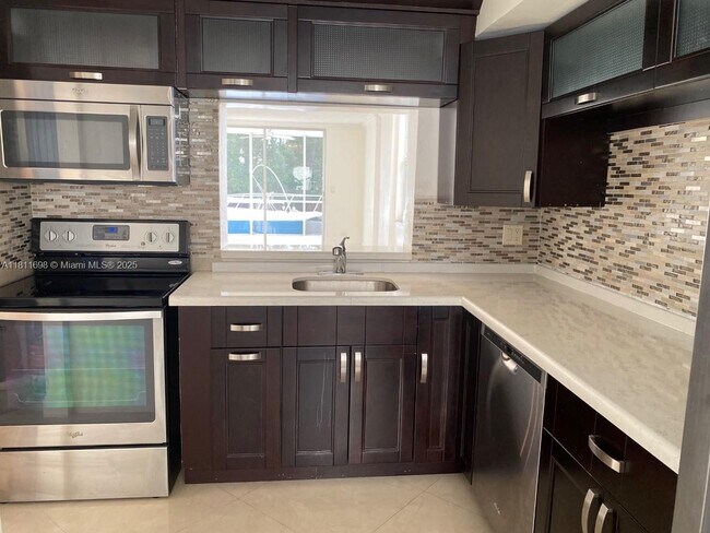 Foto del edificio - 3660 NE 166th St