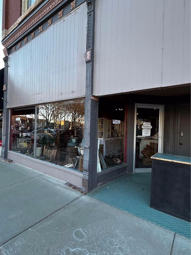 Building Photo - 1127 12th St