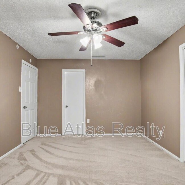 Building Photo - 805 Cherry Hills Dr