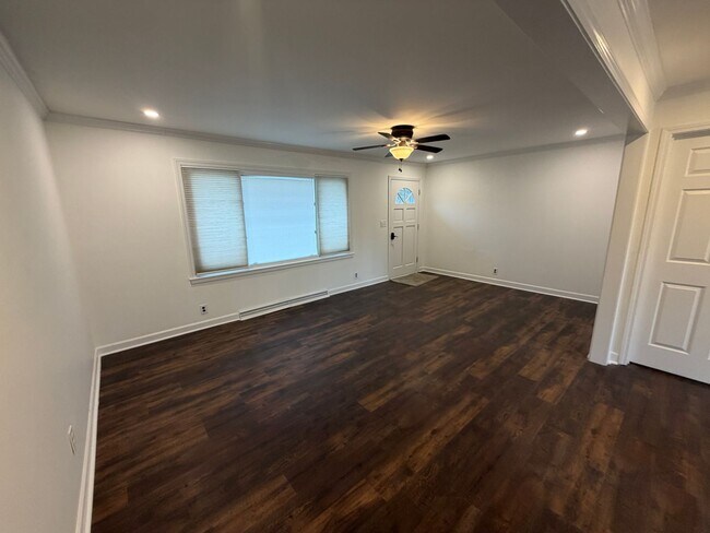 Building Photo - 2 Bedroom 2 Bath Brick rental home in Western Alamance county Fenced Yard 30x40 Garage custom Kit...