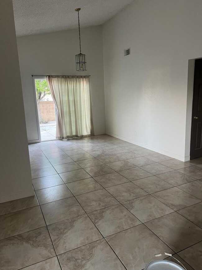 Foto del edificio - 1508 E Ave J2
