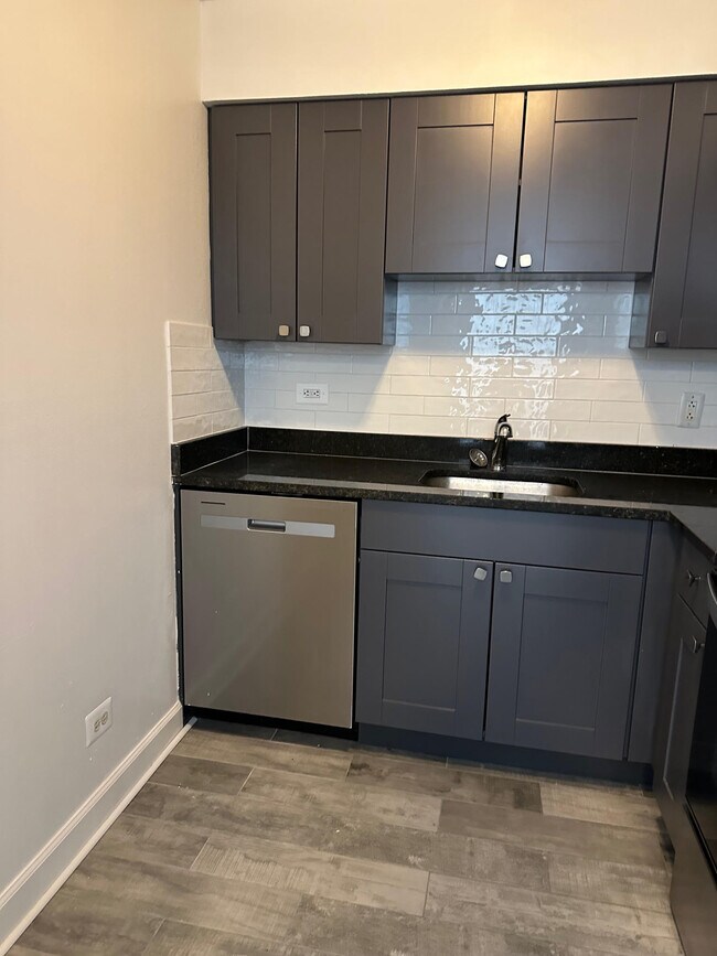 Foto del edificio - 3825 N Pine Grove Ave