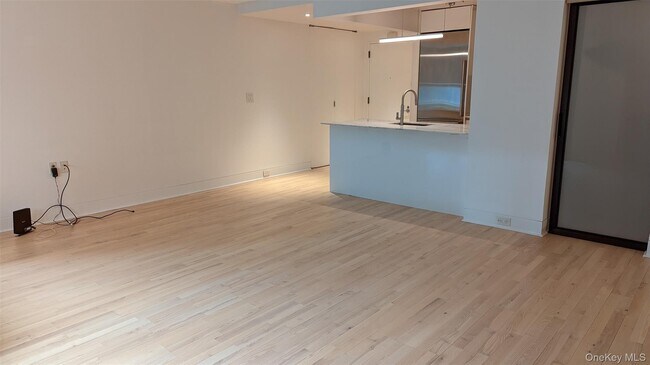 Foto del edificio - 322 W 57th St