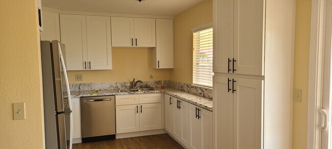 Foto del edificio - 6645 Bamburgh Dr