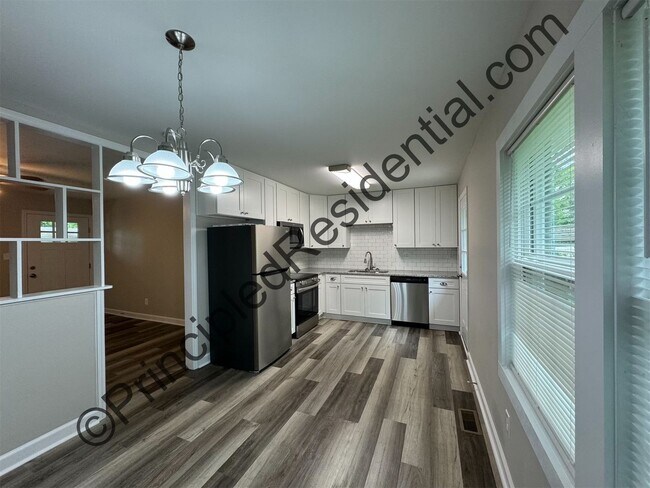 Building Photo - Newly Remodeled Home in Charlotte!