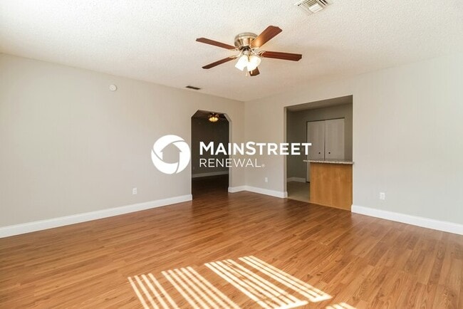 Building Photo - 3 Bedroom Pet-Friendly Home in Deltona, FL...