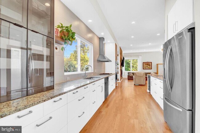 Foto del edificio - 5321 Glenwood Rd