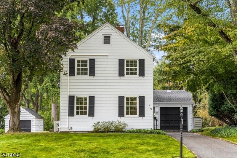 Primary Photo - 35 Maple St