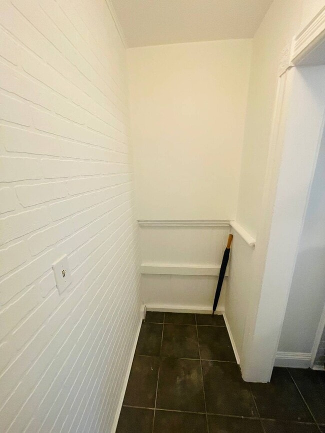 Building Photo - 420 Littleworth Ln