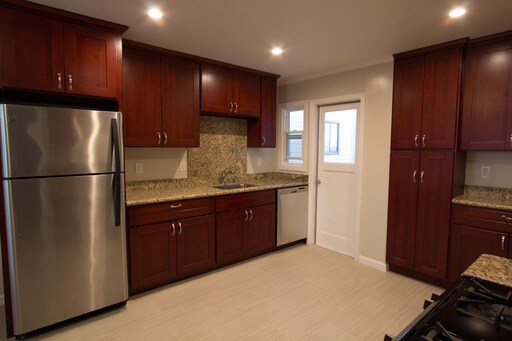 Building Photo - 3117 Taraval St