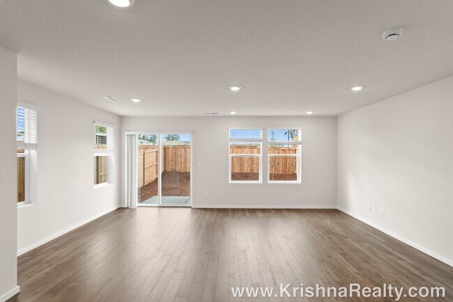 Building Photo - 10206 NE 79th Ct