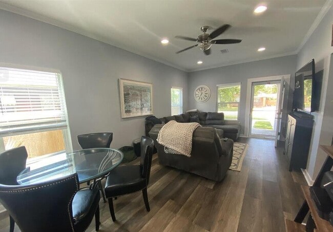 Building Photo - 1106 W Gregory St