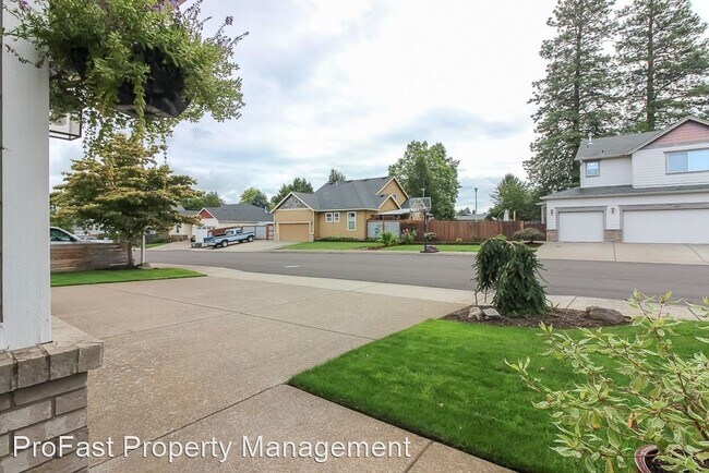Building Photo - 3 br, 2.5 bath House - 1381 N Hazelnut Ct