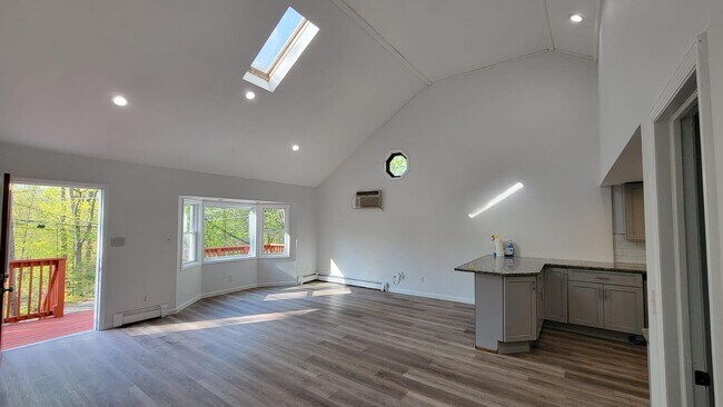 Foto del edificio - 21 Woodland Cir N