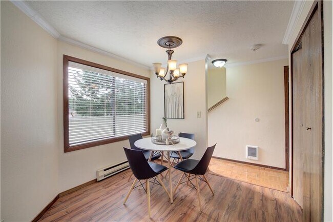 Foto del edificio - 11401 Roosevelt Way NE