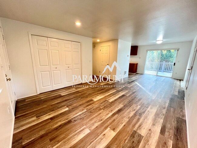 Foto del edificio - Cute 2 Bedroom + Den Duplex in Gig Harbor