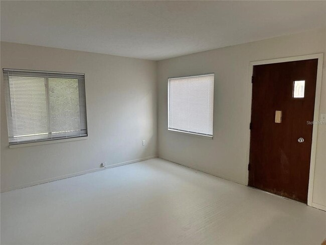 Foto del edificio - 240 E Howry Ave