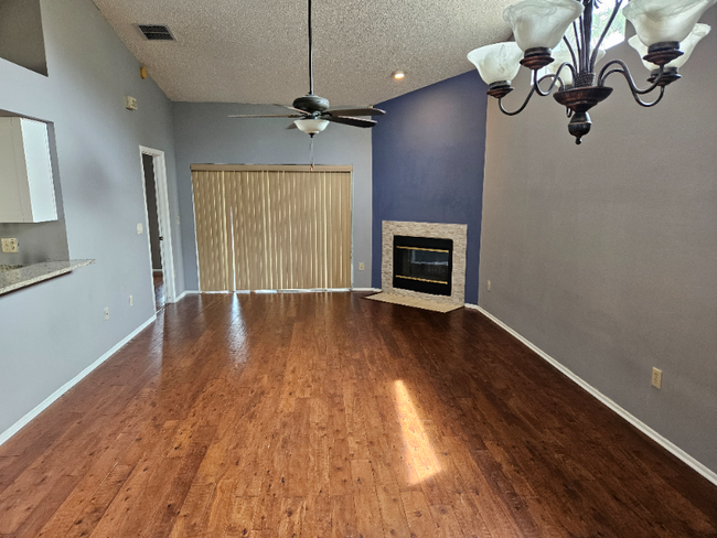 Foto del edificio - 11644 Hidden Hollow Cir